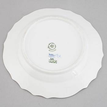 A 35-piece Royal Copenhagen "Blå blomst" porcelain coffee service, Denmark, 20th Century.