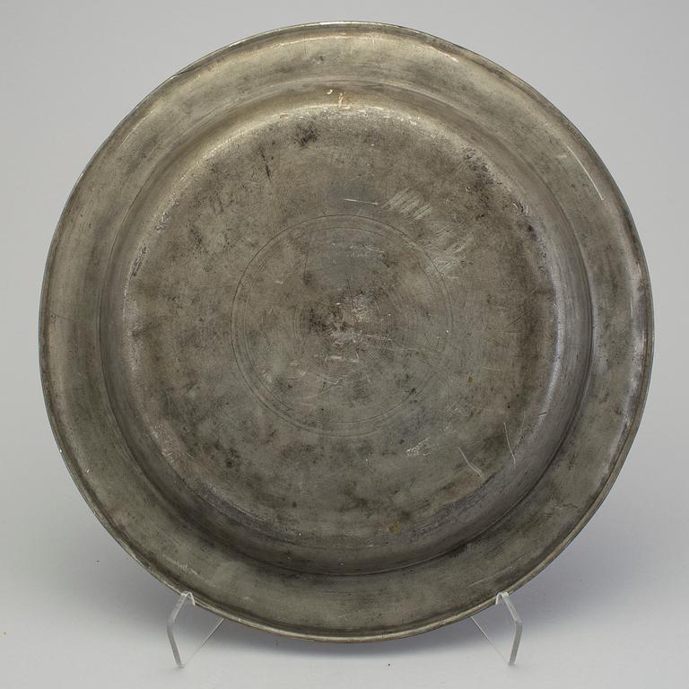 TENNFAT, 3 st. Otydliga stämplar, troligen Tyskland, 1700-tal/1800-talets början.