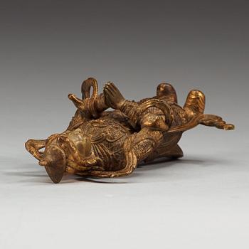 LOKAPALA, förgylld och patinerad brons. Qing dynastin, 1800-tal.