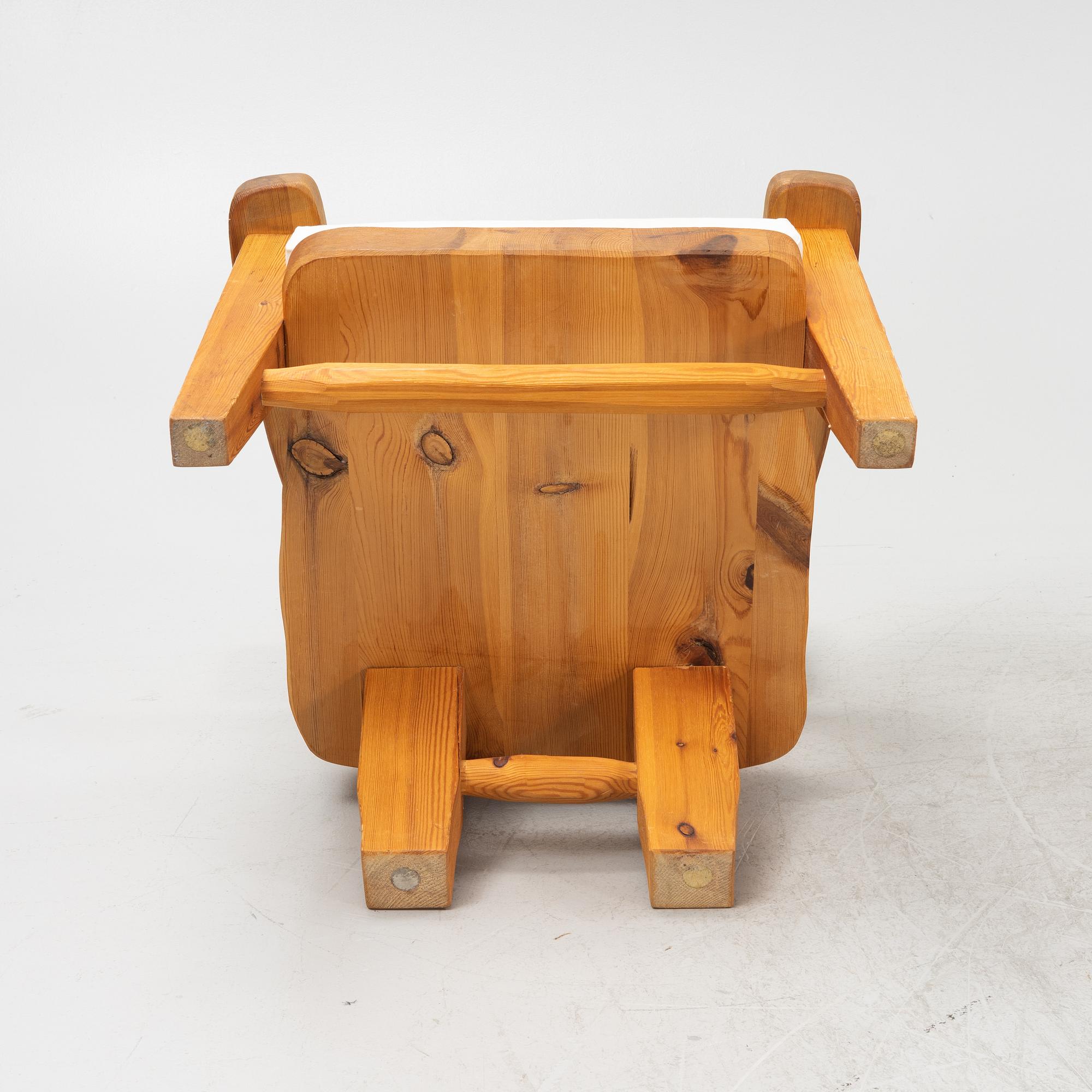Stig Sandqvist, a pair of pine armchairs, Vemdalia, Sweden, second half of the 20th century.