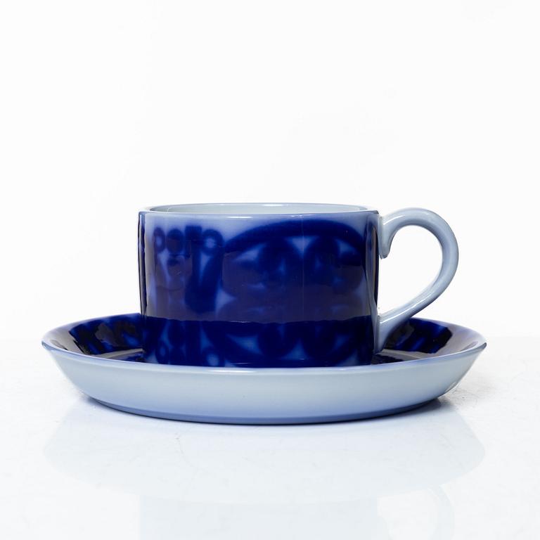 Stig Lindberg, a 39-piece 'Blå husar' creamware dinner service, Gustavsberg.