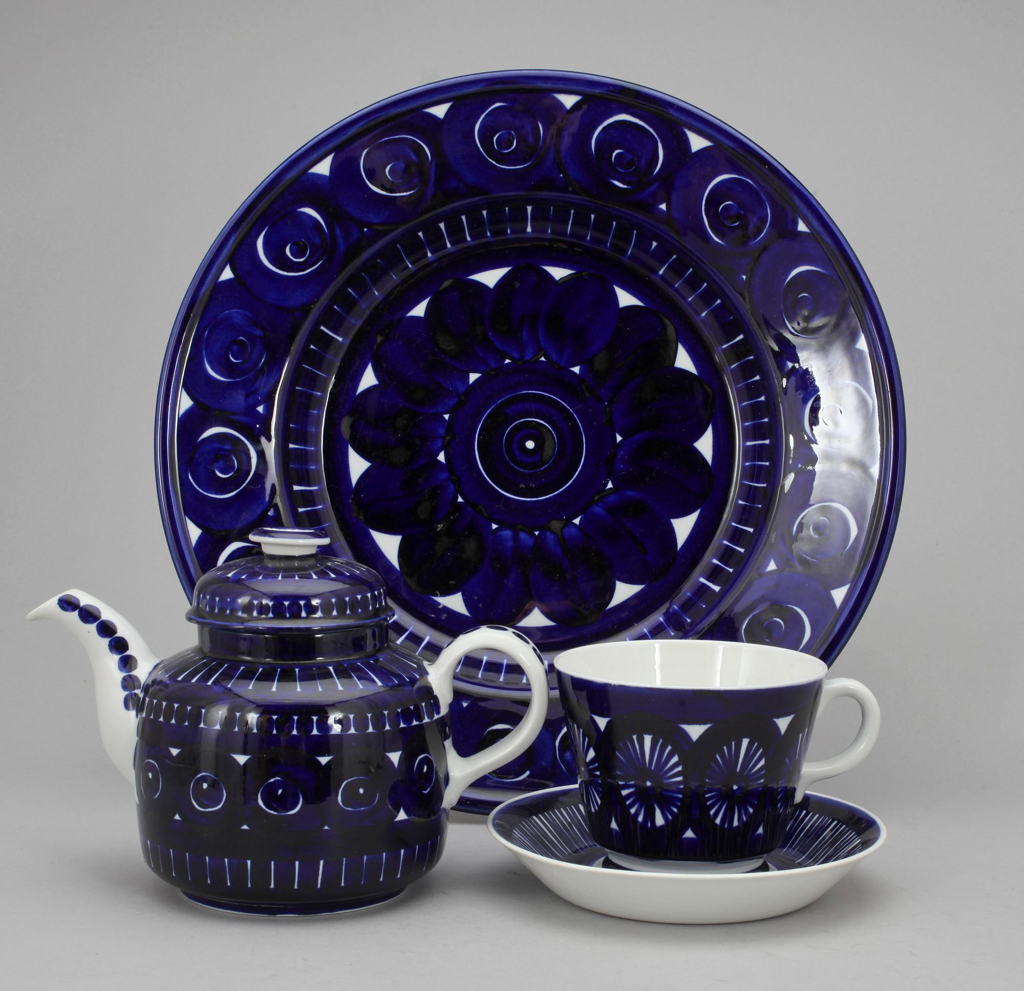 SERVISDELAR, 8 delar keramik, "Valencia" och "Fiesta", Ulla Procopé för Arabia, 1970-tal.