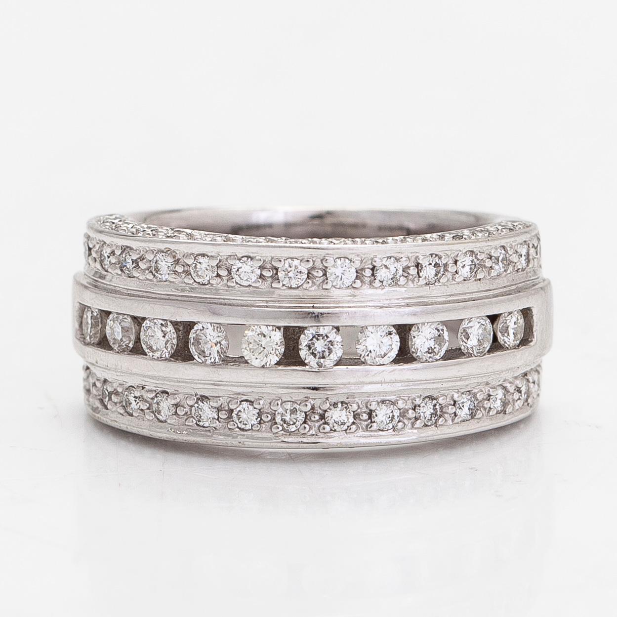Ring, 14K vitguld, diamanter totalt ca 0.75 ct.