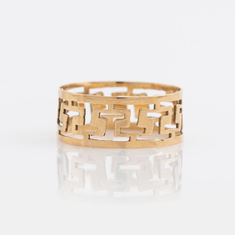 Armband samt ring, guld, dekor av meanderbård.