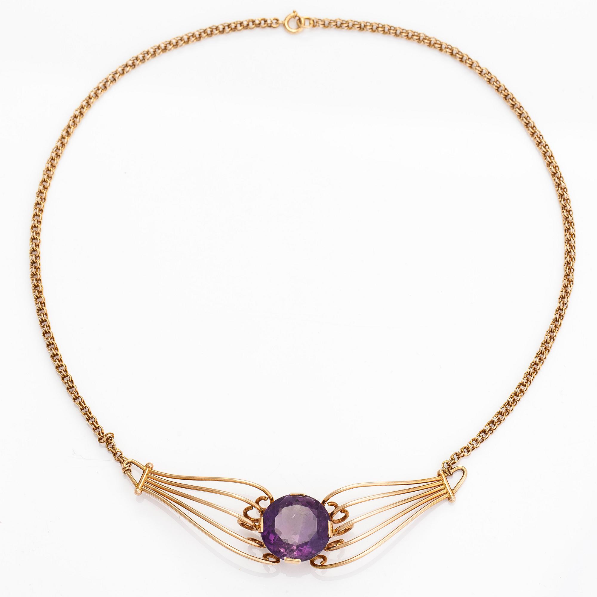 A 14K gold necklace, with an amethyst. Auran Kultaseppä, Turku.