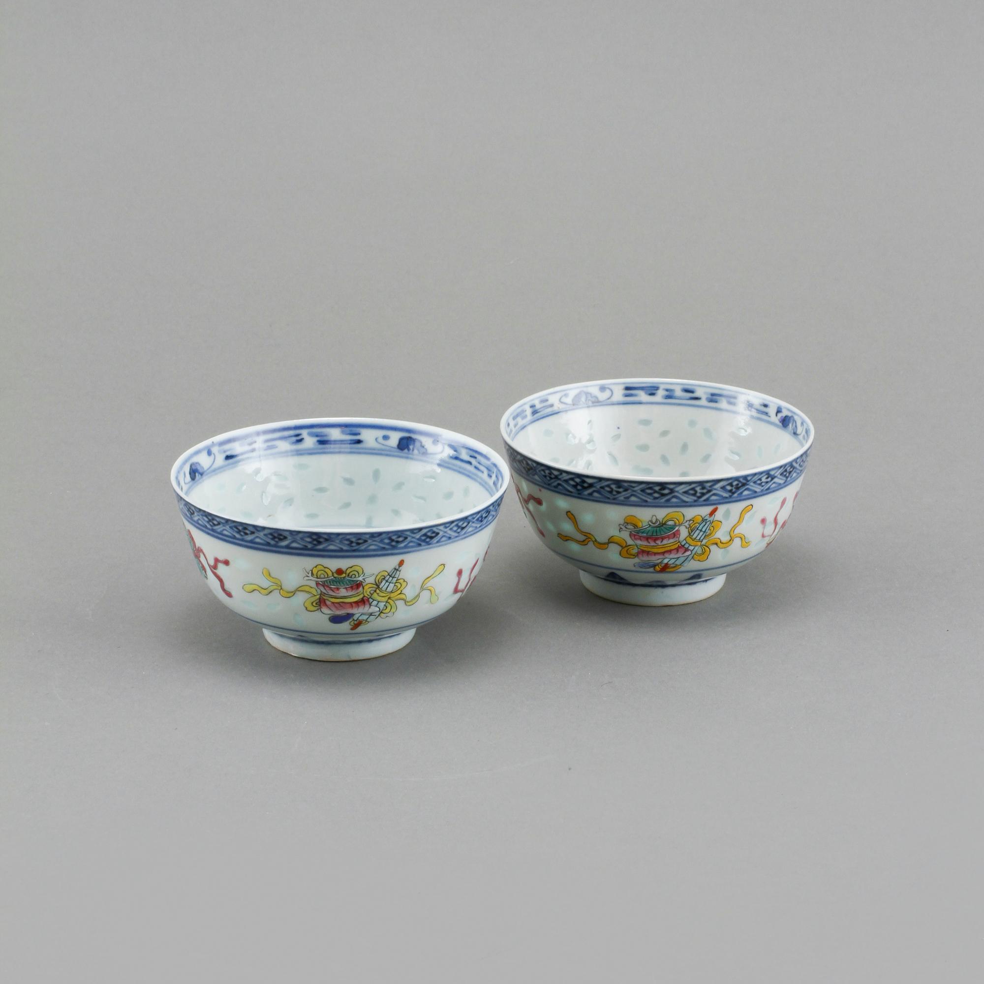 BOWLS, a pair, porcelain, China, 20:th century.
