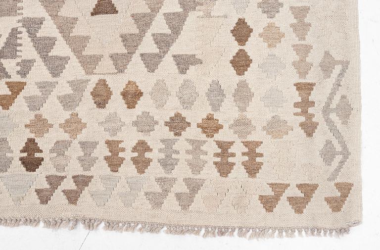 Matta, Kelim, ca 290 x 272 cm.