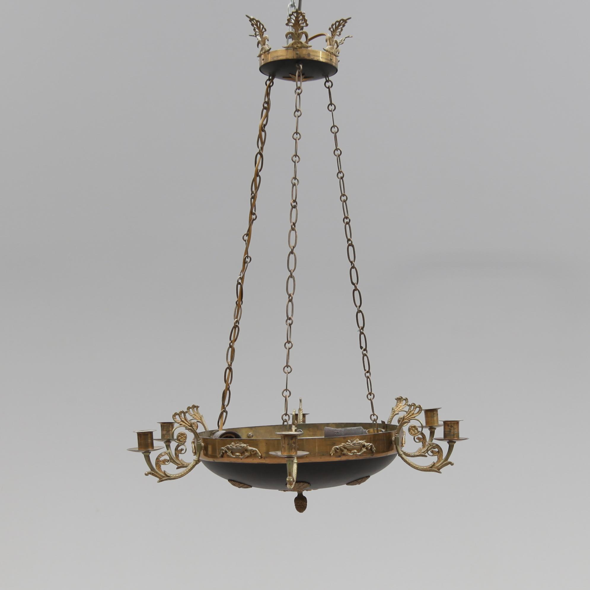 TAKAMPEL, empirestil, 1900-talets första hälft. Höjd ca 75 cm.