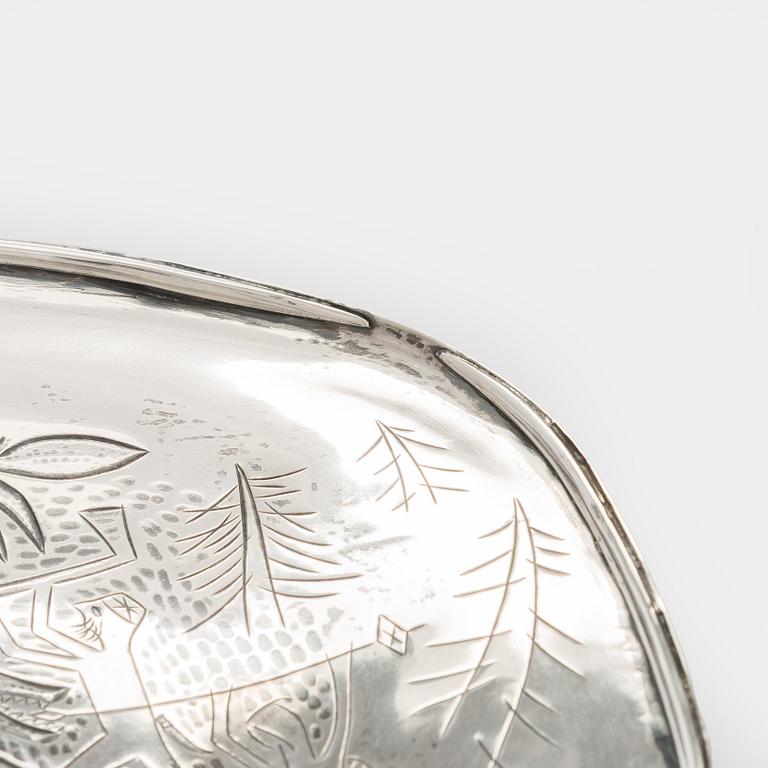 Tapio Wirkkala, A 'Bear hunting' silver dish, Tillander, Helsinki 1953.