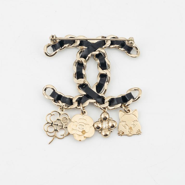 Chanel, brosch, 2017.