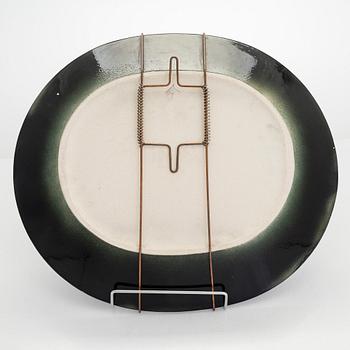 Birger Kaipiainen, a decorative stoneware plate signed Kaipiainen Arabia.