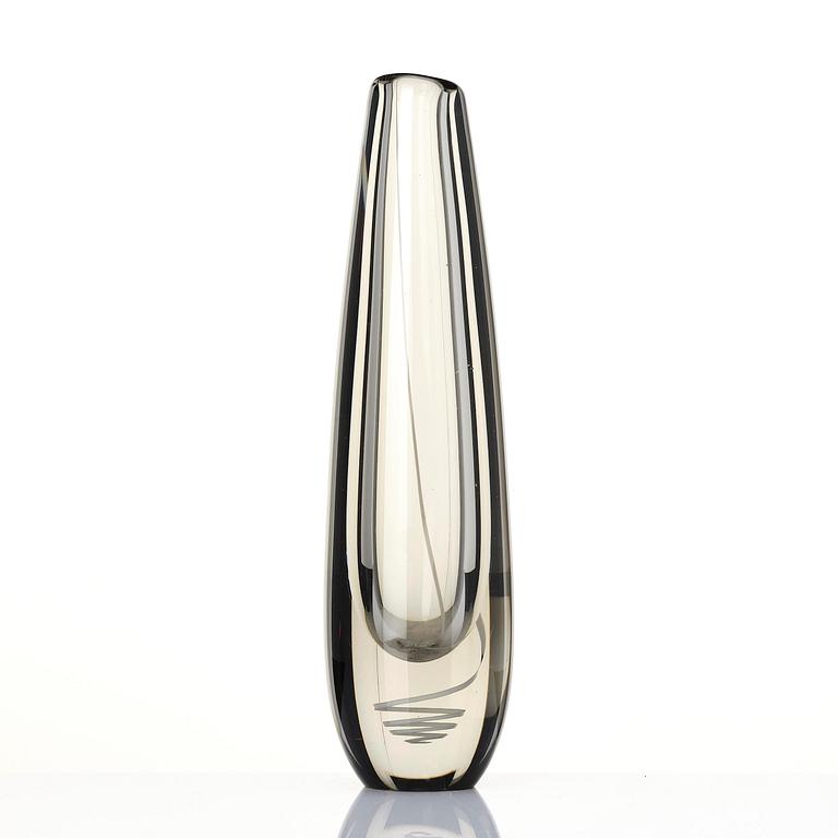 Gunnel Nyman, a "Serpentine" glass vase, Nuutajärvi, Notsjö, Finland 1960.