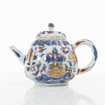 Teapot, porcelain, China, Qing dynasty, Qianlong (1736-96).