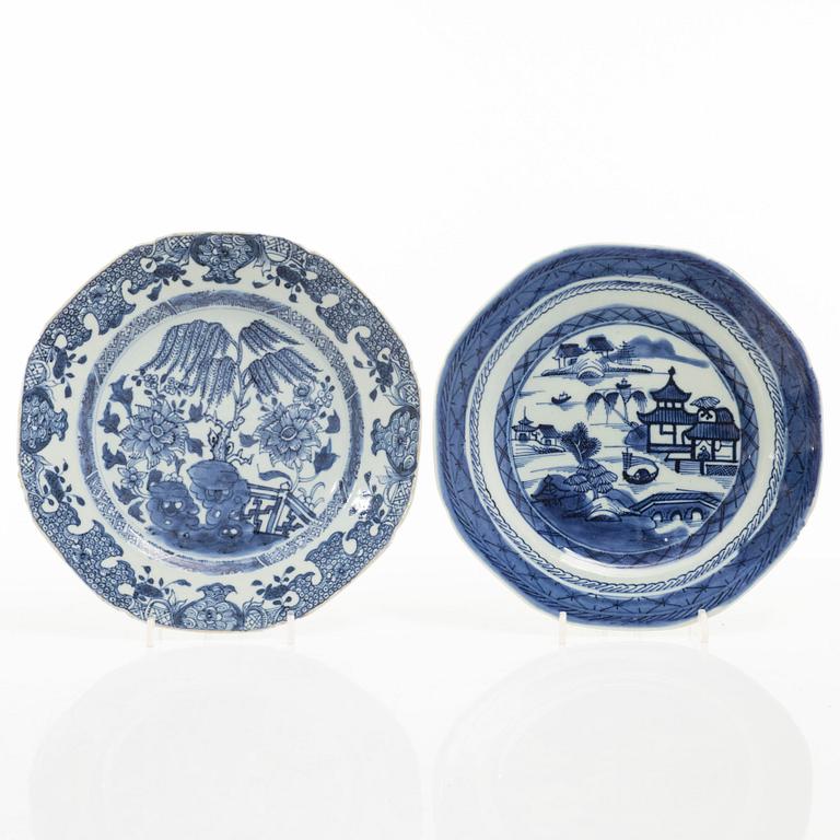 A group of six Chinese blue and white dishes, Qing dynasty, 18th and 19th century.