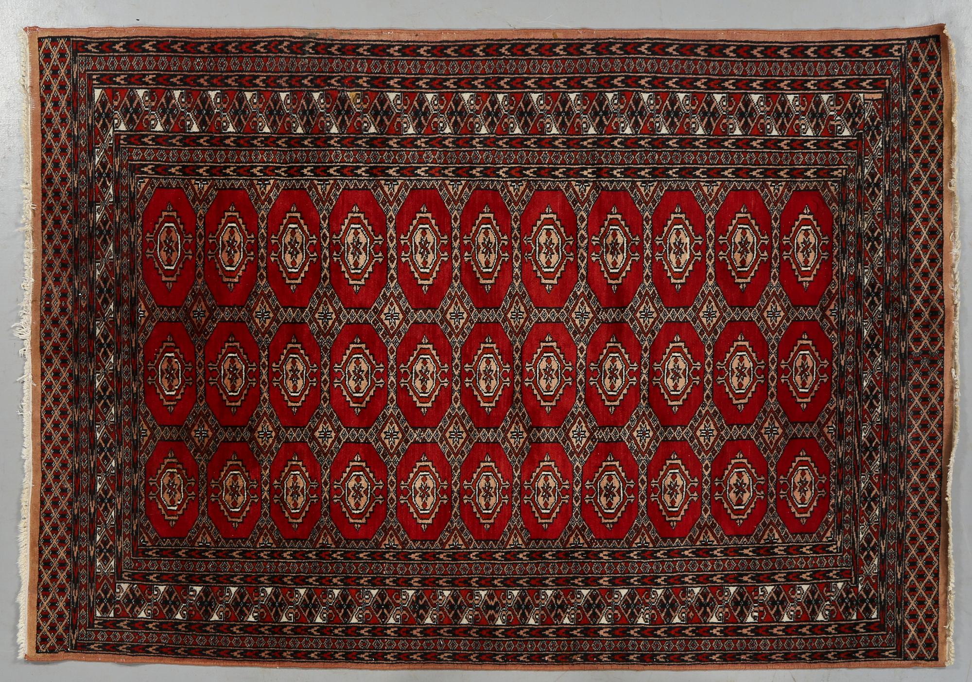 MATTA, troligen Pakistan, ca 178 x 123 cm.