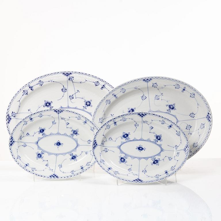Royal Copenhagen, Dinner service, 31 pieces, “Musselmalet Halvblonde”, Denmark.