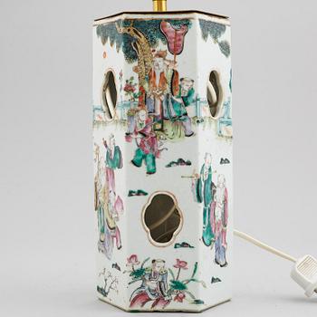 A famille rose table lamp made out of a lantern, and a teapot, dish and jar, late Qing dynasty.