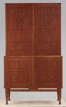 SKÅP. "Krus" Yngve Ekström, märkt Westbergs Möbler AB i Tranås, 1950-tal.