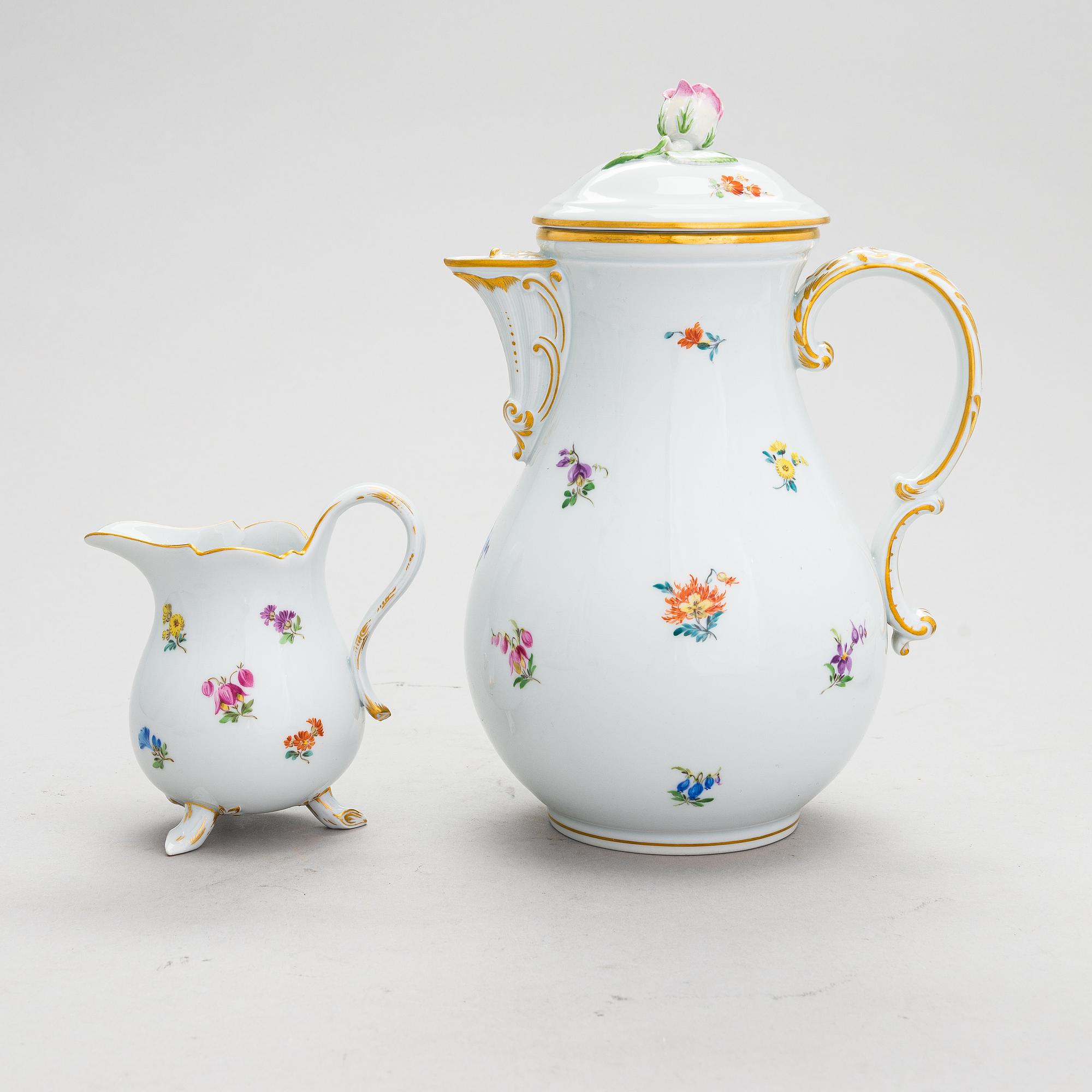 A 38-piece Meissen porcelain coffee set. 20th century.
