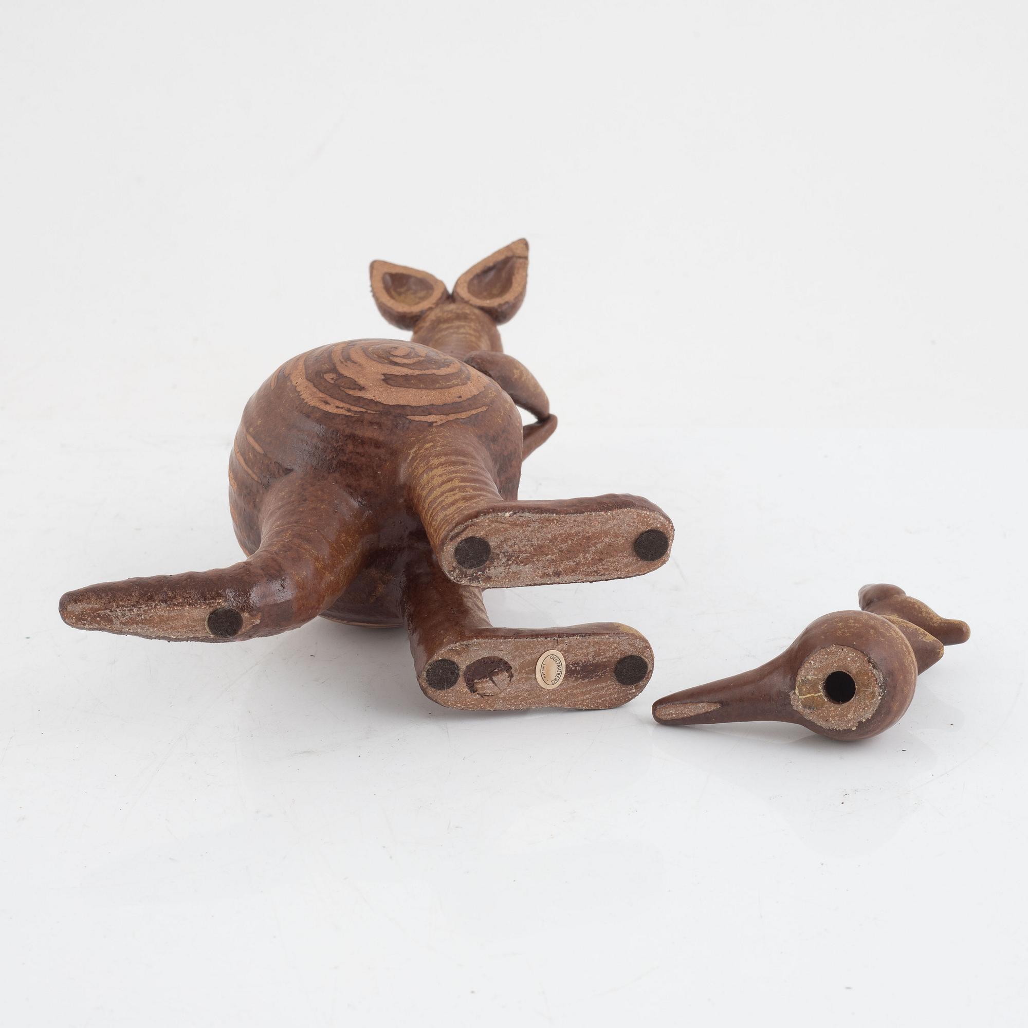 Lisa Larson, figurin i två delar, "Känguru", Gustavsberg, i produktion 1966-1979.