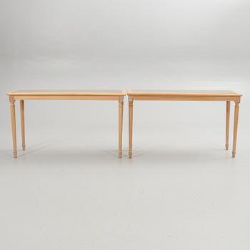 Sideboard, ett par, gustaviansk stil, 1900-talets andra hälft.