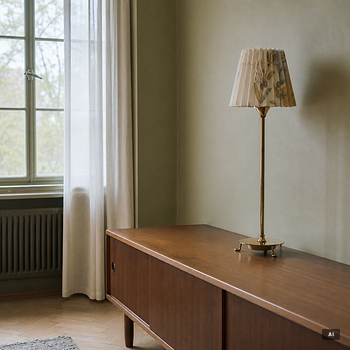 Josef Frank, A model 2552 table lamp, Firma Svenskt Tenn, Sweden.