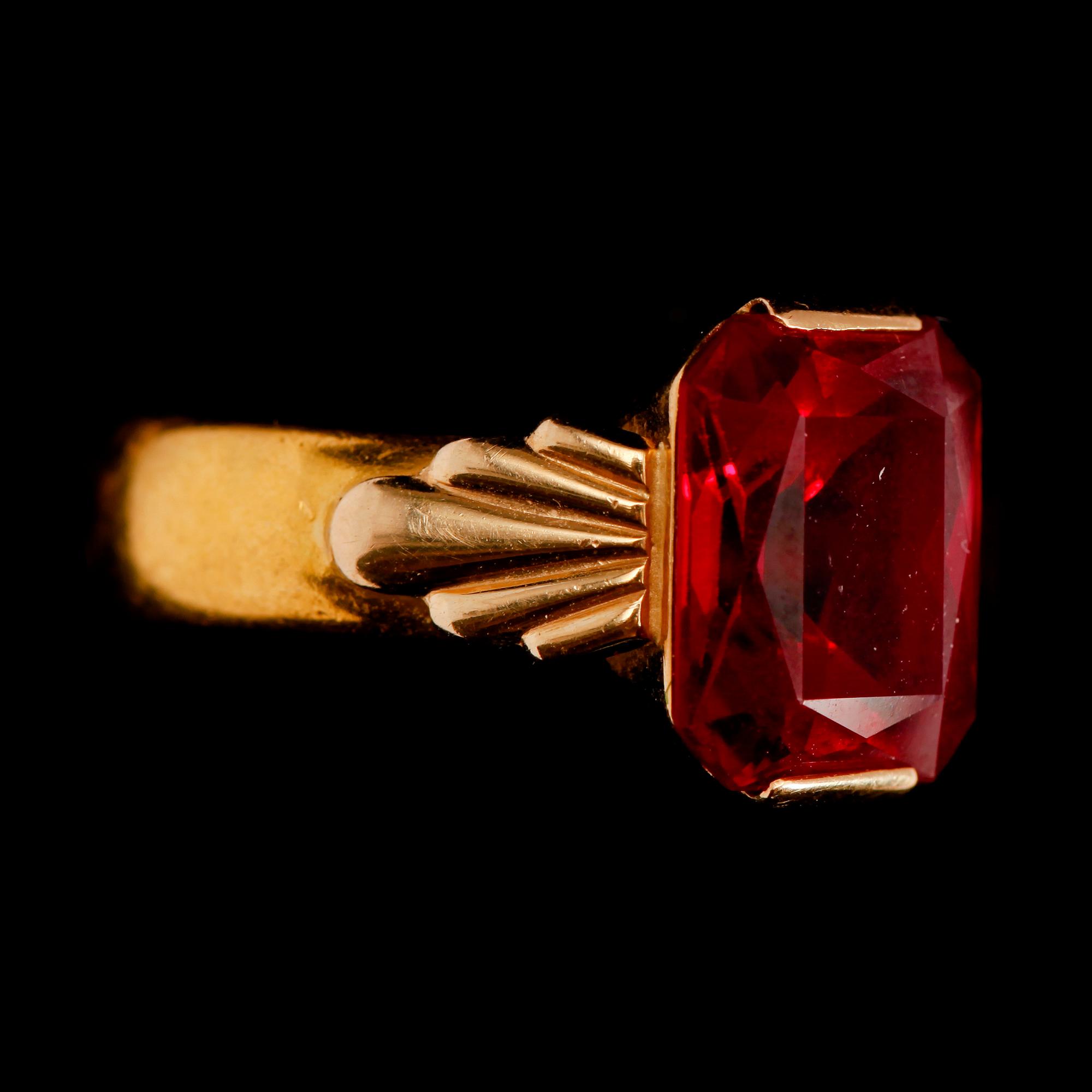 RING, 23 k guld, 1926. Vikt ca 6 g.
