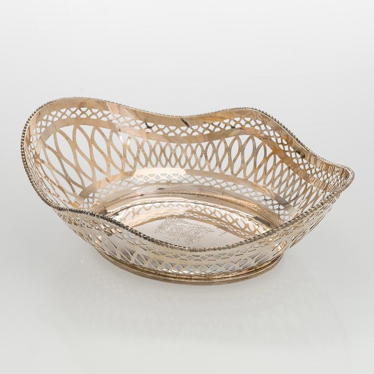 G. Wijland, Malja, kullattua hopeaa, Orania-Nassaun vaakunalla. Gouda, Hollanti 1989.