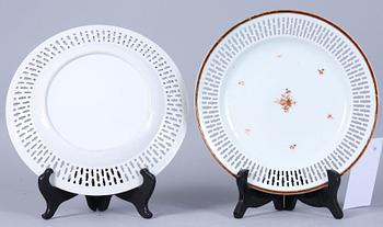 GALLERFAT, ett par, porslin, Kina, 1700/1800-tal.