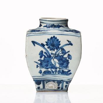 A blue and white jar, Ming dynasty (1368-1644), with hallmark.