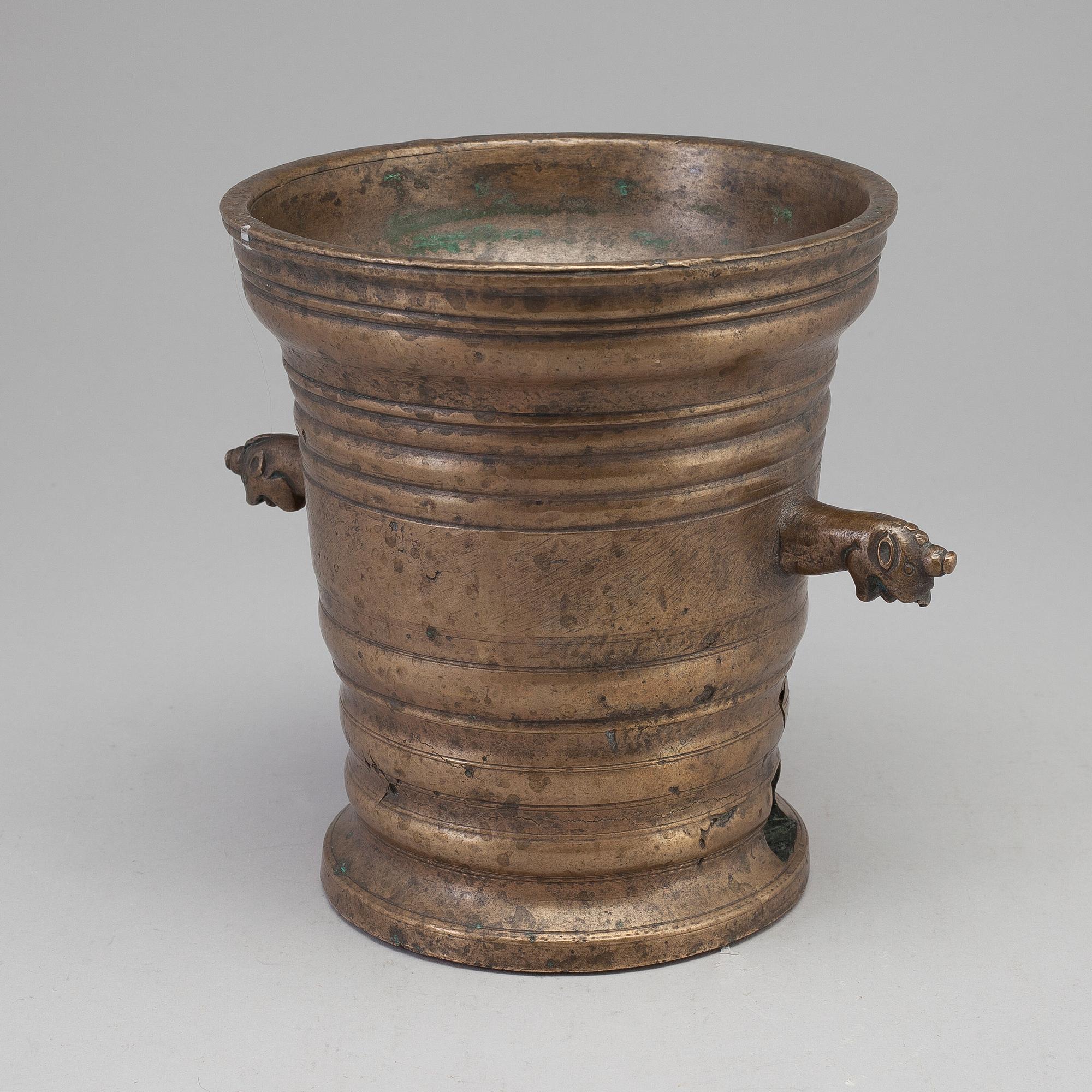 A BRONZE MORTAR FROM AROUND YEAR 1900.