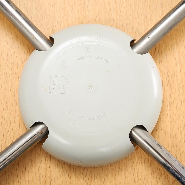 Arne Jacobsen, stolar, 9 st, "Sjuan", Fritz Hansen, Danmark, 1982.