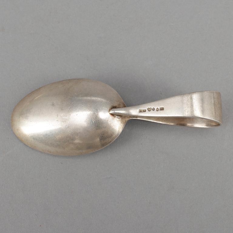 PARTI SILVER, 5 delar, silver, bland annat ett par manschettknappar i sterlingsilver, 1900-tal. Vikt ca 525 gram.