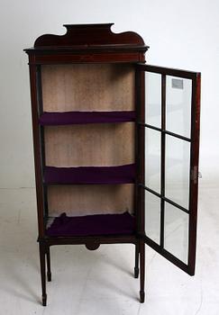 VITRINSKÅP. England.