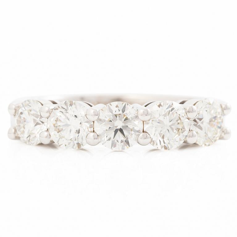 18K white gold half eternity ring with brilliant-cut diamonds.