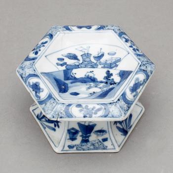 SALTKAR, porslin. Qing dynastin, Kangxi (1662-1722).