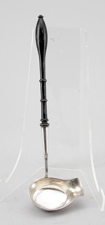 SOPPSLEV samt SÅSSLEV, silver, Finland respektive Sverige 1800/1900-tal. Vikt ca 140 gram.