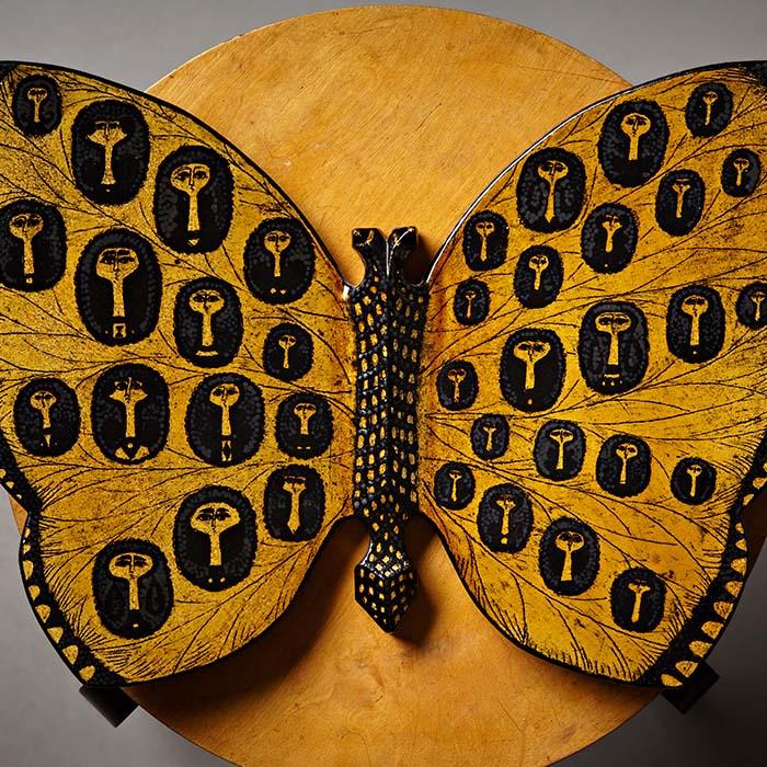 Väggskulptur av Birger Kaipiainen.