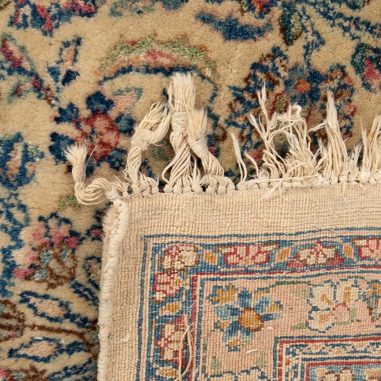 Matta, Täbris, semiantik, ca 345 x 230 cm.