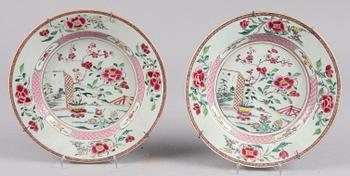 TALLRIKAR, 2 st, porslin, Kina, 1700-tal.