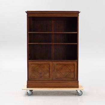 A mahogany bookcase with cabinet, 20th Century.