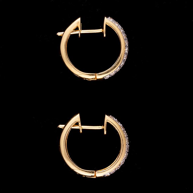 ÖRHÄNGEN, 18K guld, små diamanter. Vikt 4,3 g. Ostämplade.