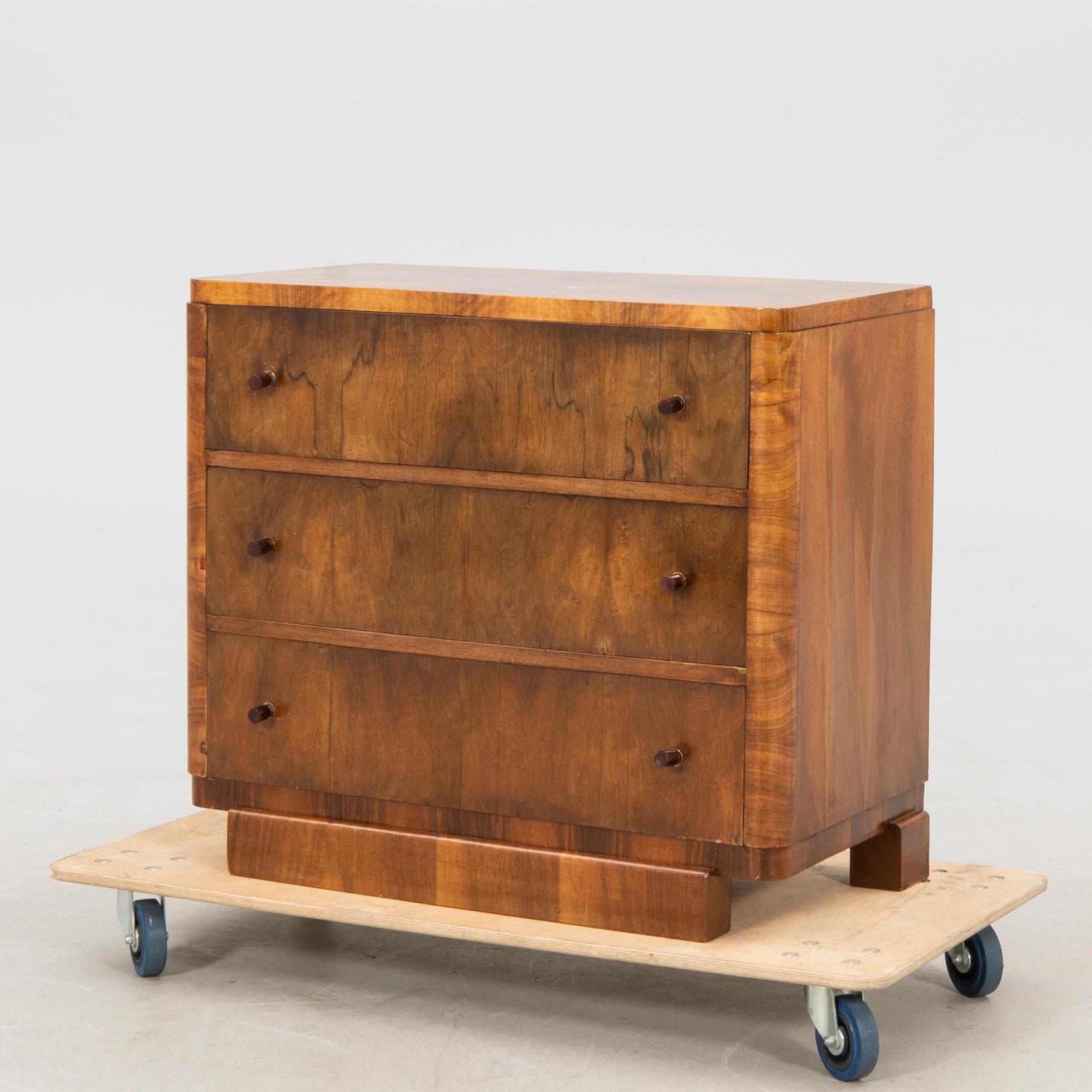 Chest of drawers from the first half of the 20th century.