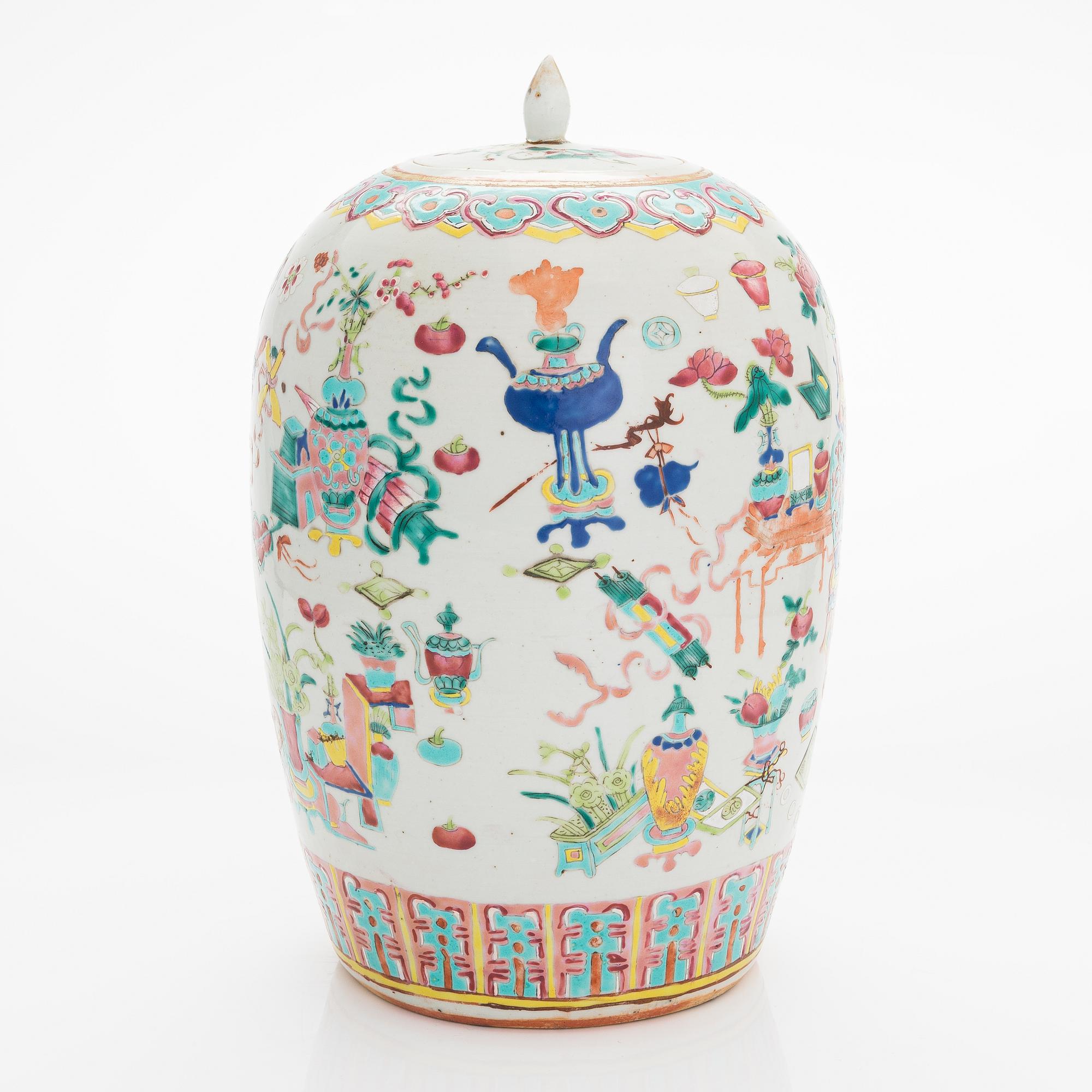 A famille rose vase, Qing dynasty, circa 1900.