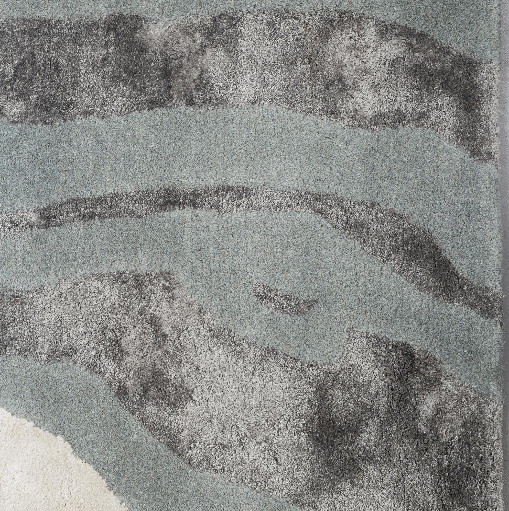 A Layrered "Onyx" Carpet, Measurement 250x350 cm.