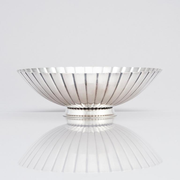 Sigvard Bernadotte, a sterling silver bowl, 'Jorbaerset', Georg Jensen, Copenhagen 1945-77, design nr 856A.