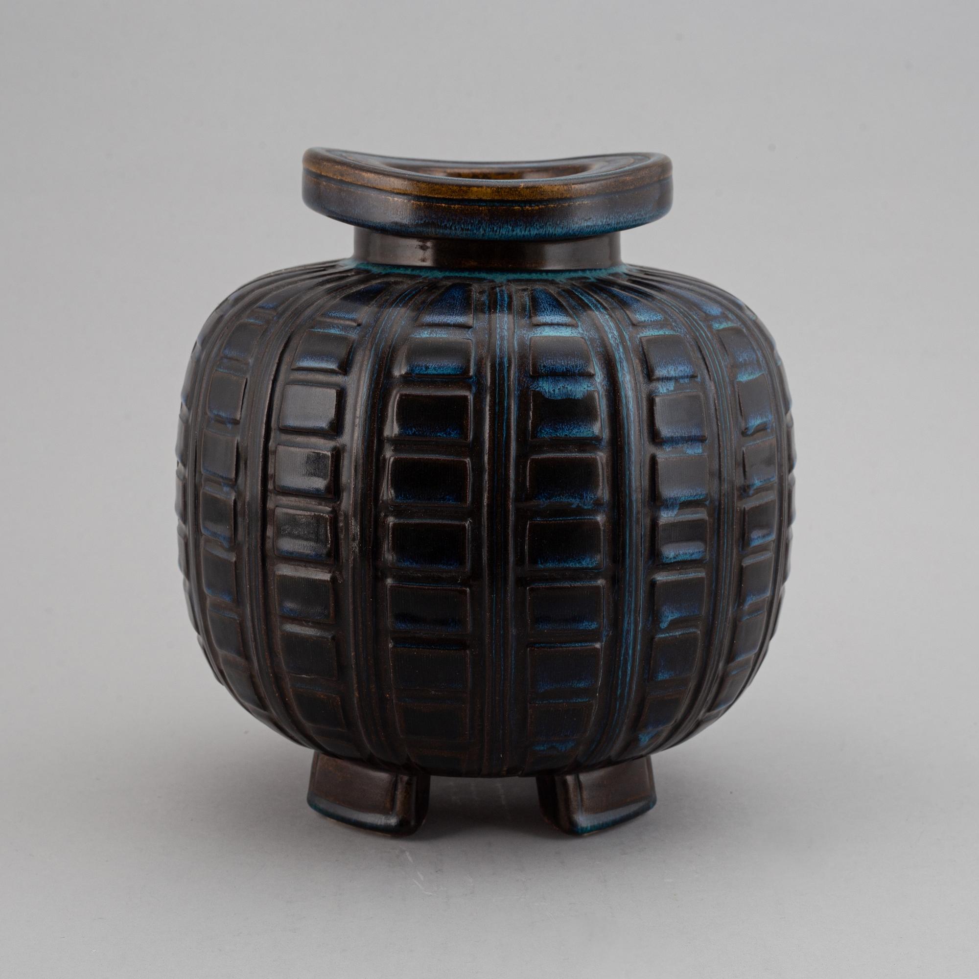 Wilhelm Kåge, a "Farsta" stoneware jar, Gustavsberg studio, Sweden 1952.