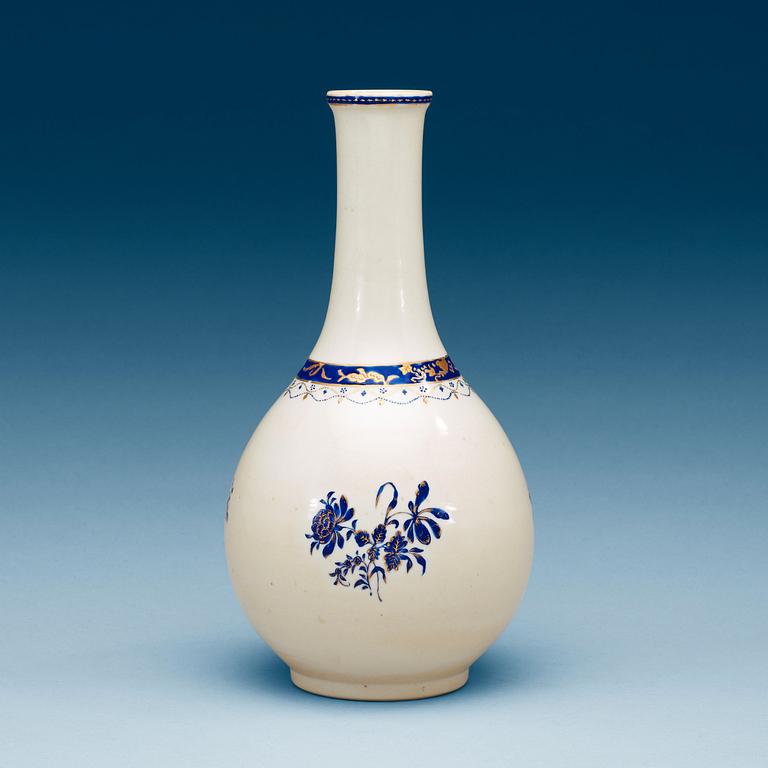 A blue and gold flask, Qing dynasty, late 18th Century.