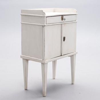 NATTDUKSBORD/SÄNGBORD,  1800-tal.