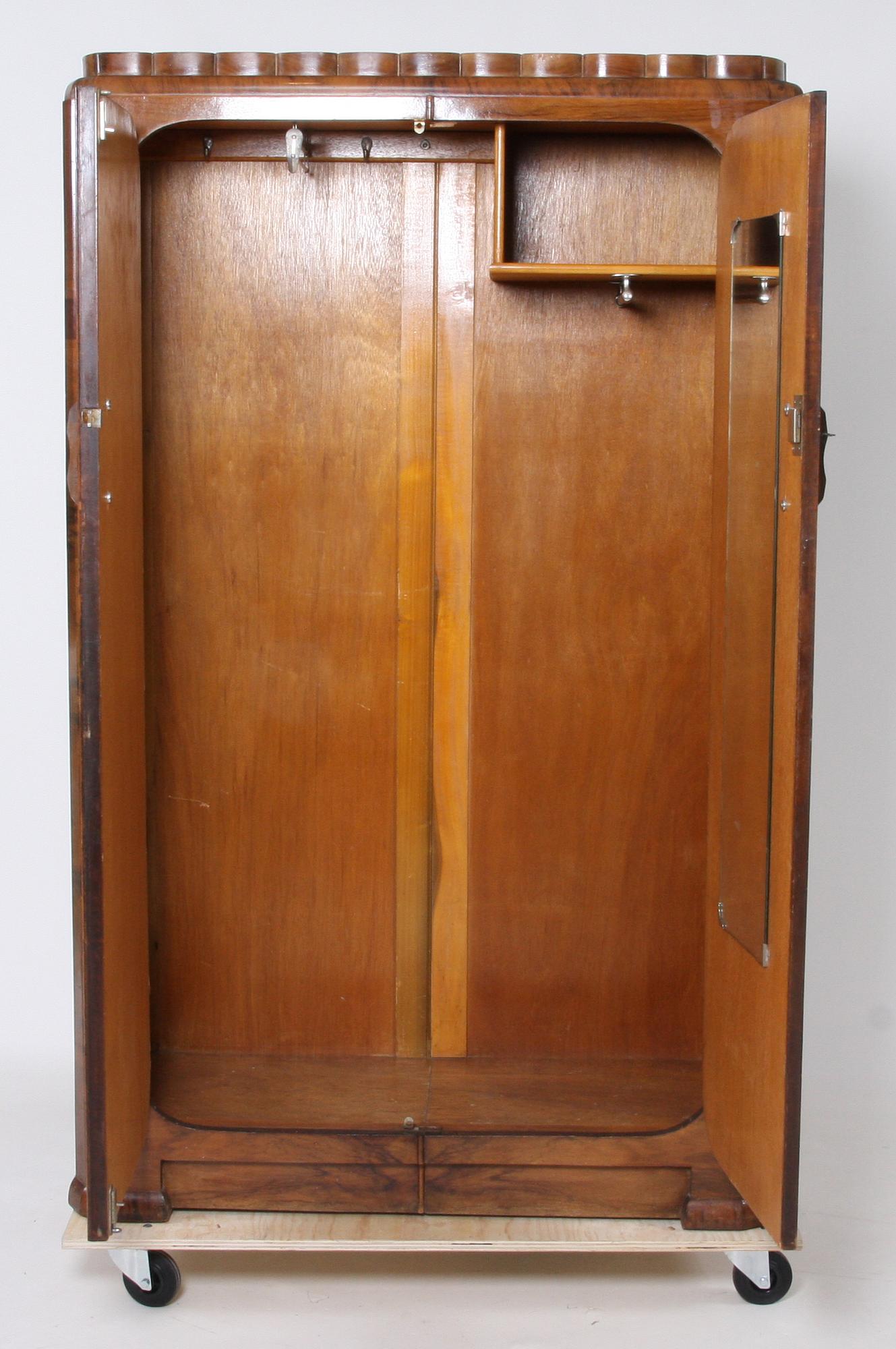 KLÄDSKÅP, 2 st, 1930/40-tal.